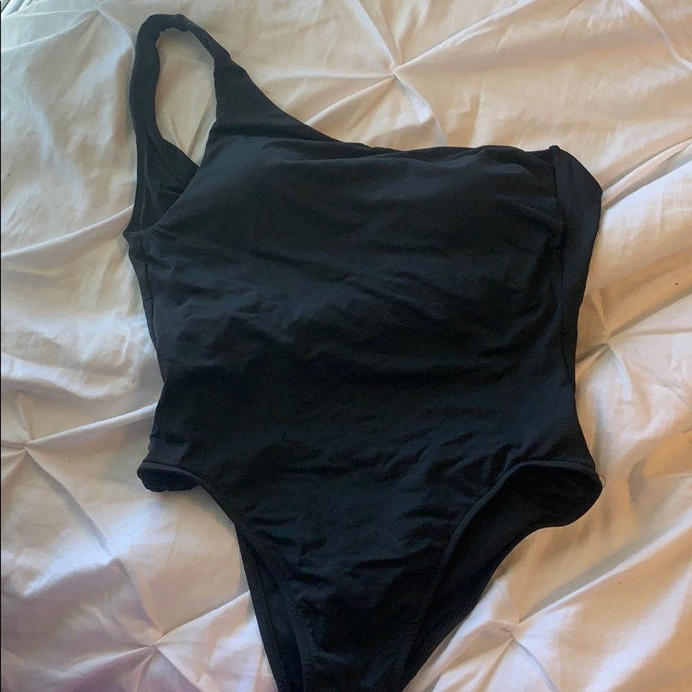 Brand New One Shoulder VS swimming Suit!💜